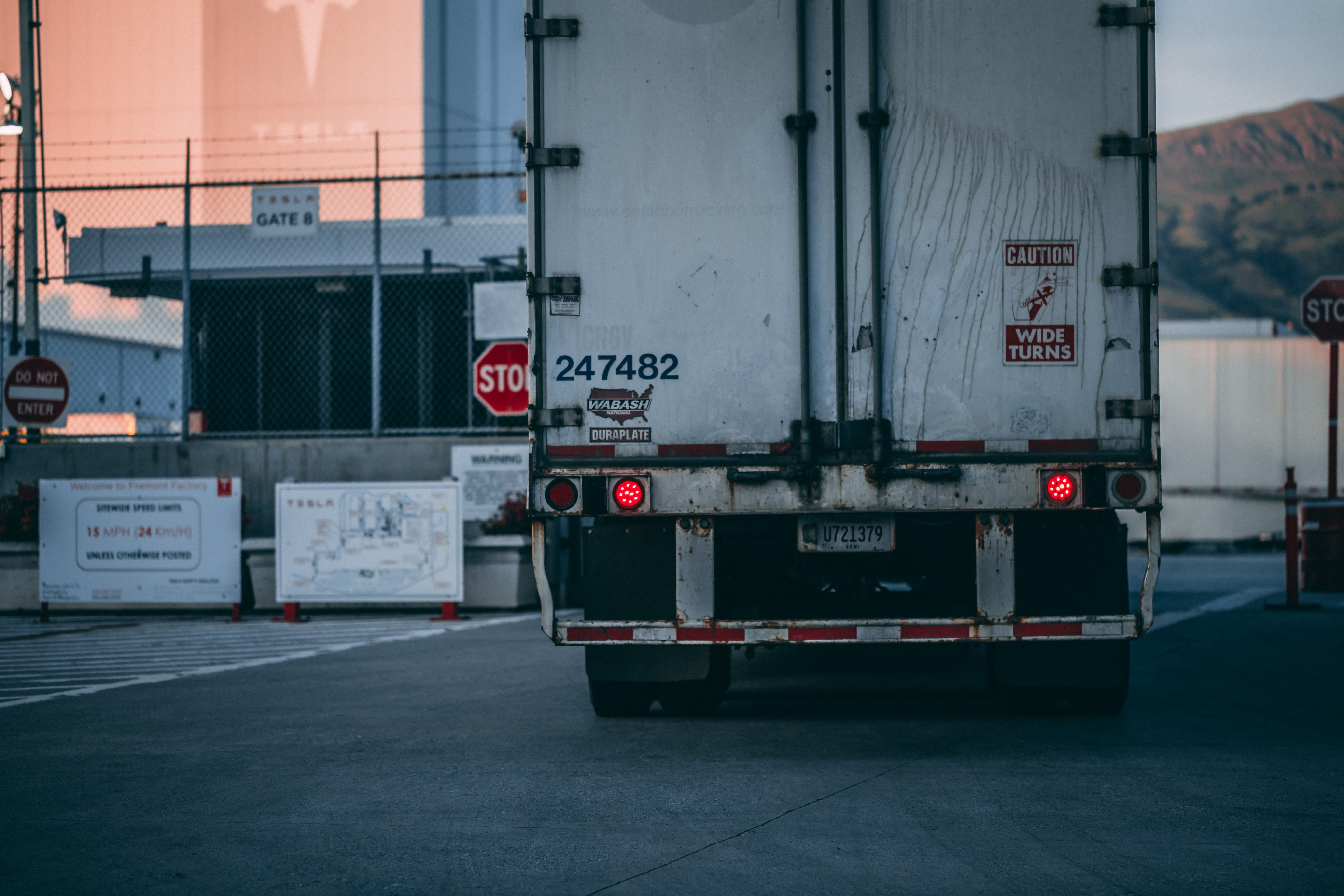 white-freight-truck-close-up-photography-2449454